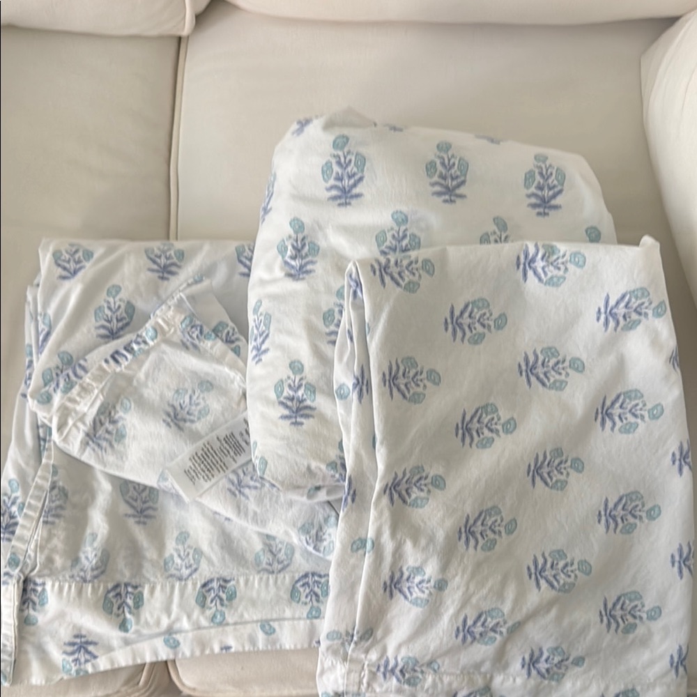 Floral Blue and White Bedding Set